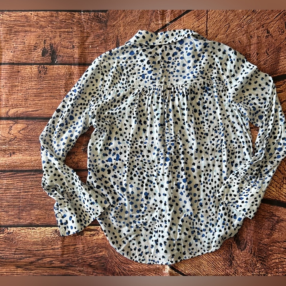 Cloth & Stone Blue‎ and White Button Down Shirt - Picture 5 of 10